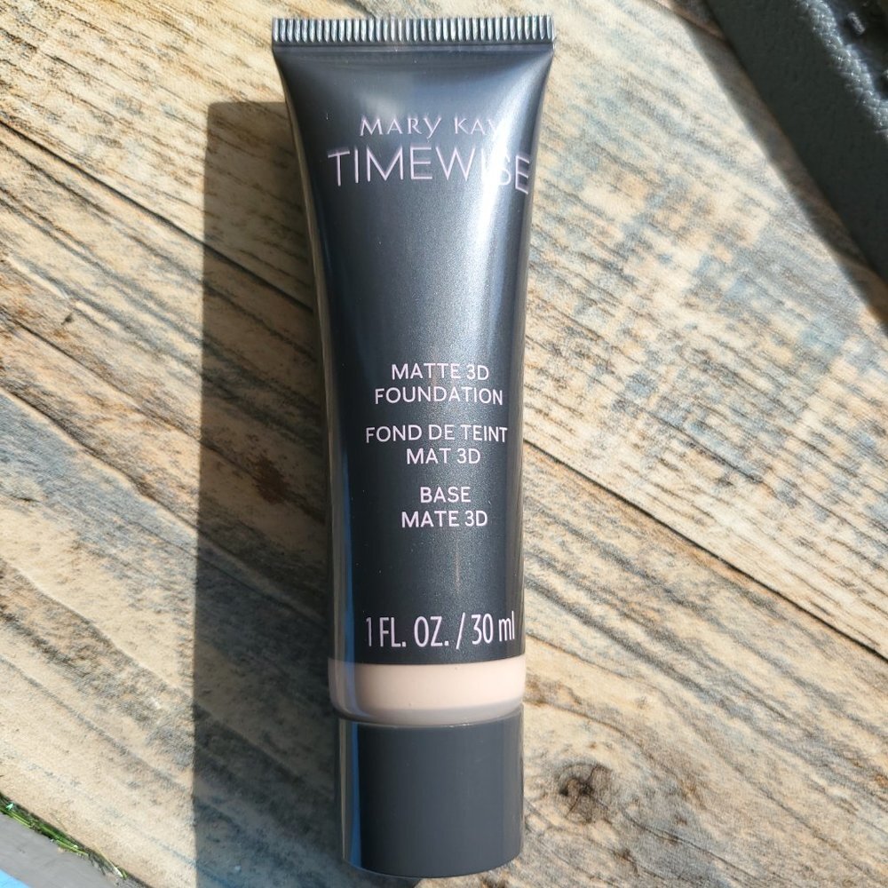 Beige C 120 Matte 3D Foundation - Combo to Oily Skin - Timewise Mary Kay - Picture 3 of 5